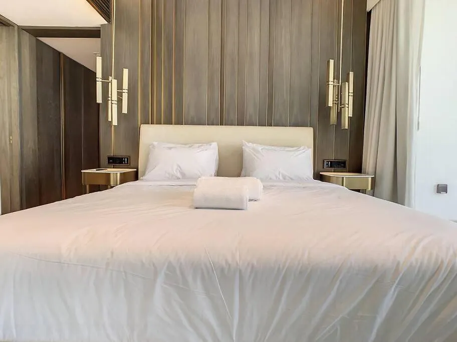 Five Palm Residence - Elegant Home Dubai