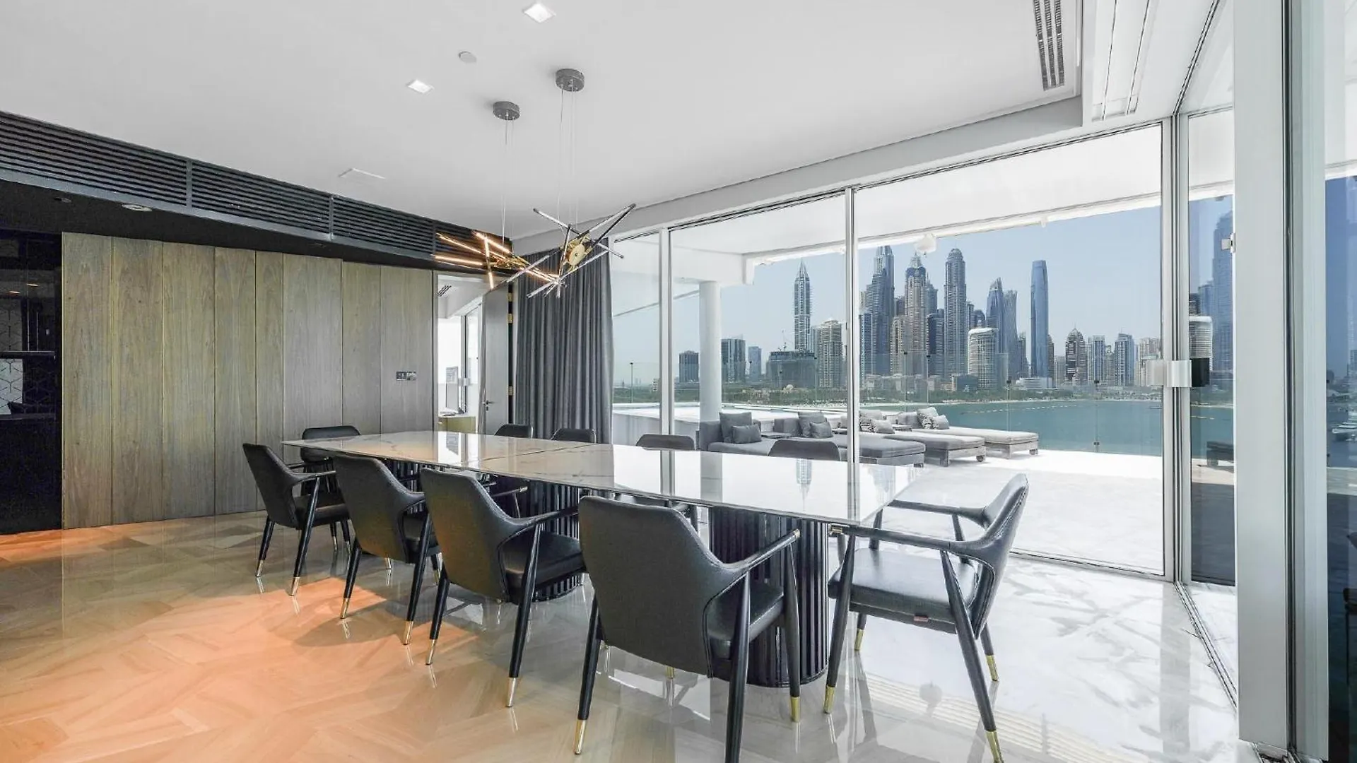 Five Palm Residence - Elegant Home Dubai