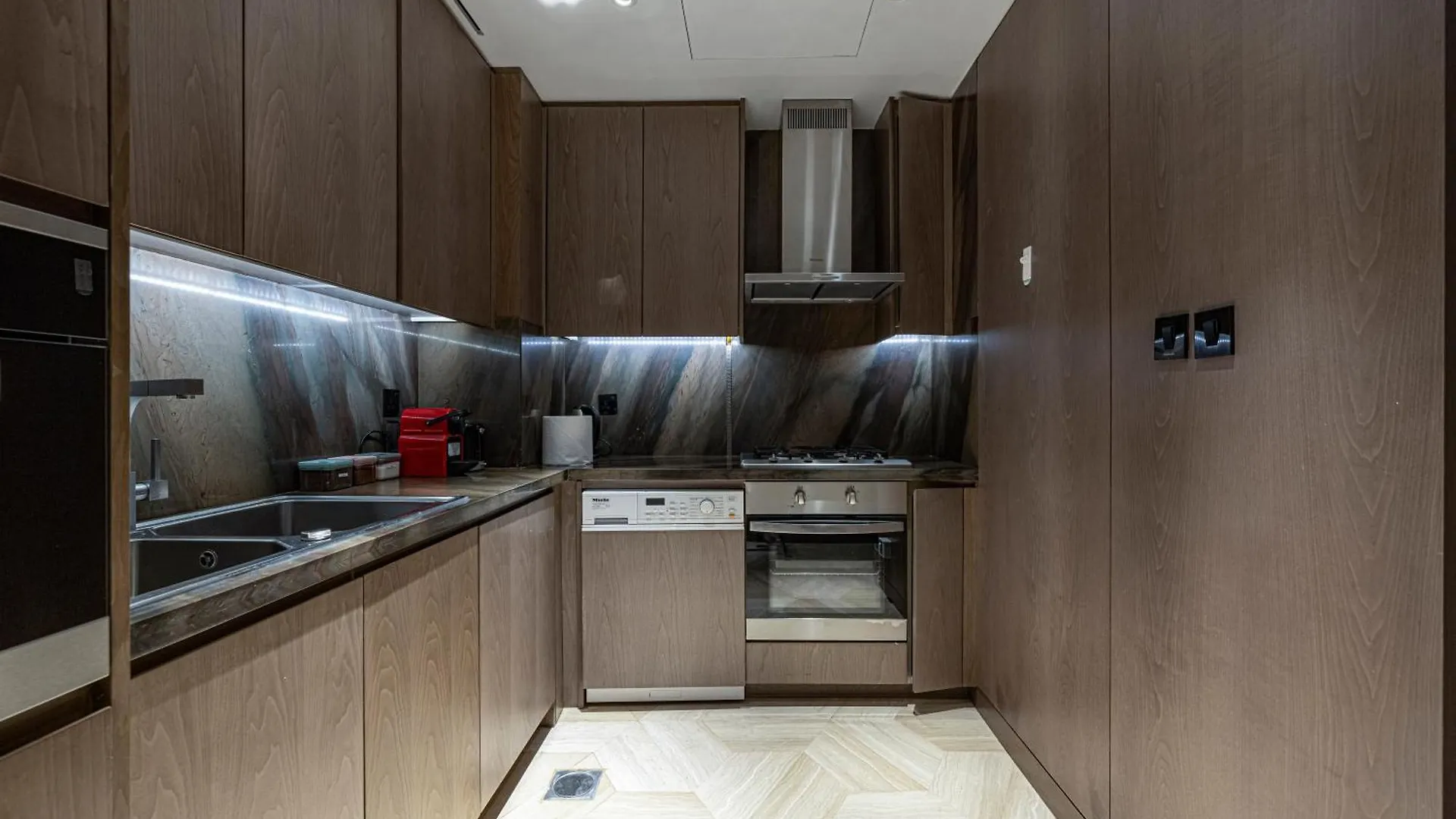 Five Palm Residence - Elegant Home Dubai