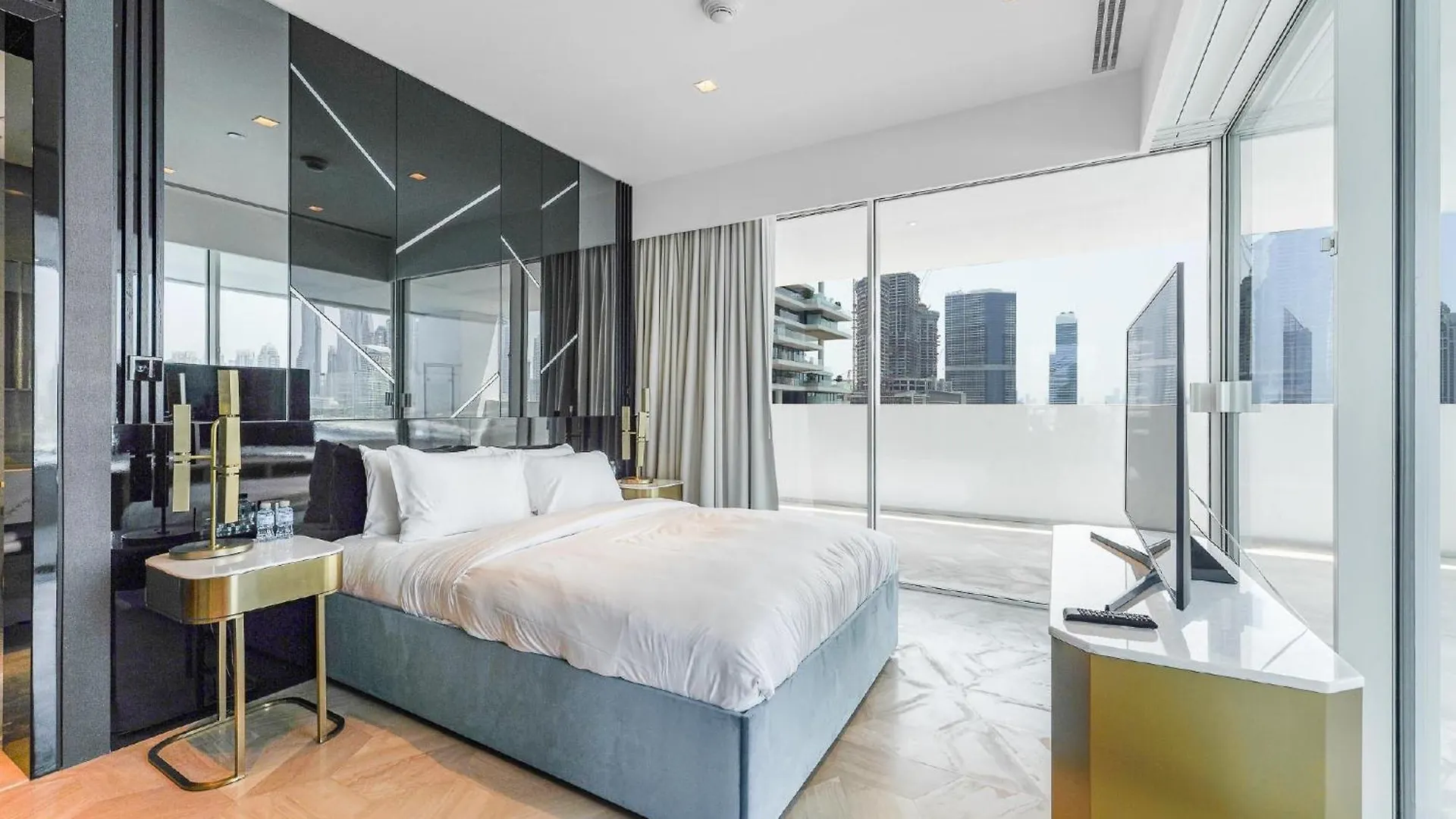 Five Palm Residence - Elegant Home Dubai