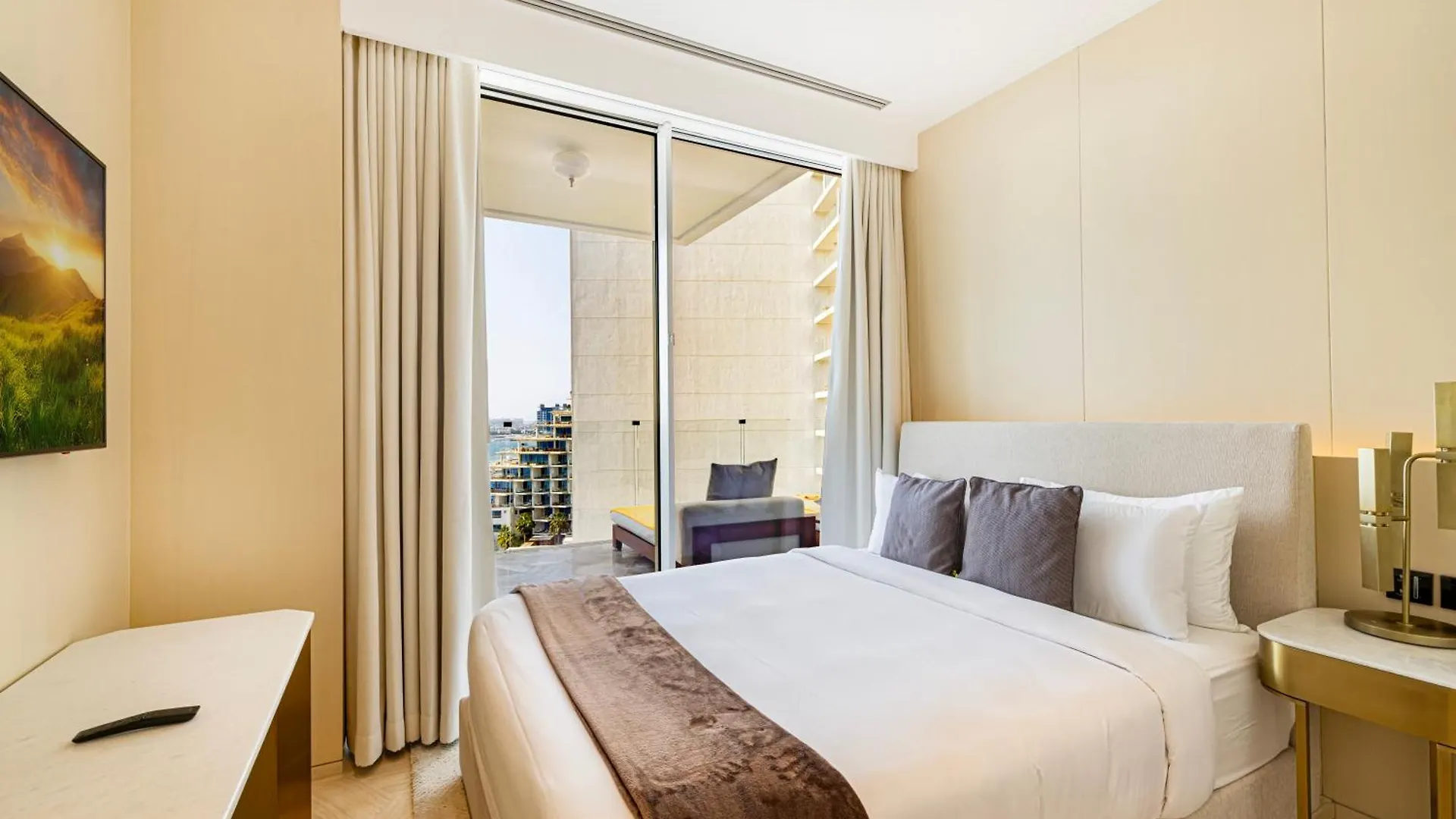 Five Palm Residence - Elegant Home Dubai
